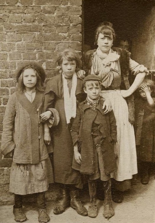 london_street_children_1900s_30.jpg