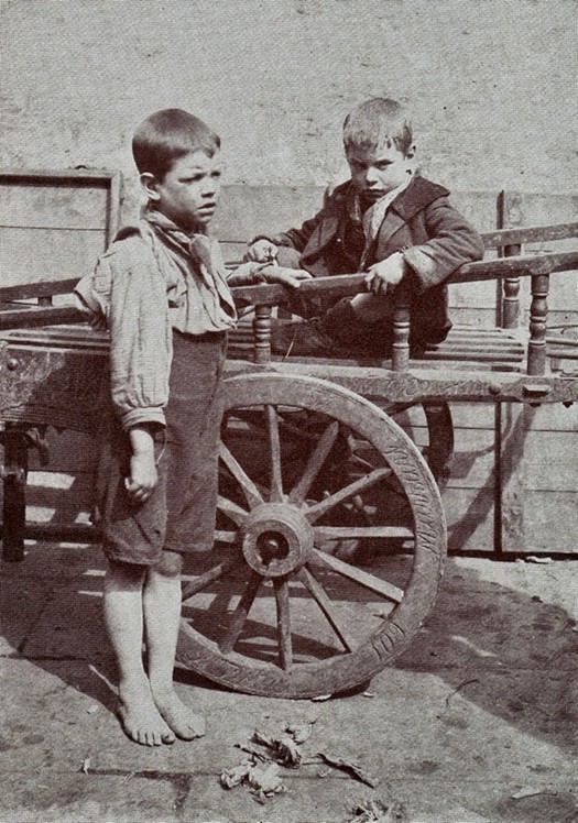 london_street_children_1900s_4.jpg