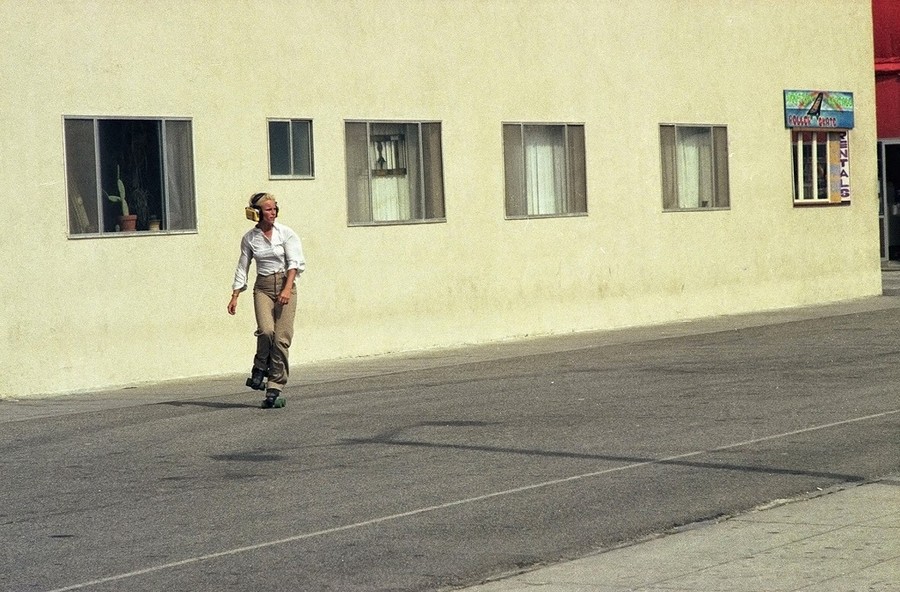 Rollerskaters at Venice Beach, California, 1979 (15).jpg