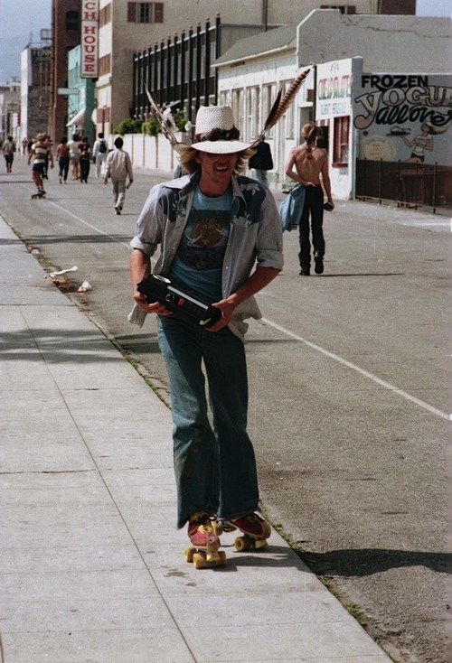 Rollerskaters at Venice Beach, California, 1979 (19).jpg