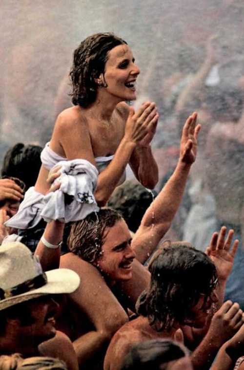 Photos-of-Life-at-Woodstock-1969-25.jpg