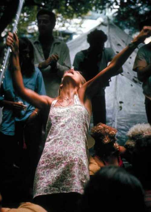 Photos-of-Life-at-Woodstock-1969-35.jpg