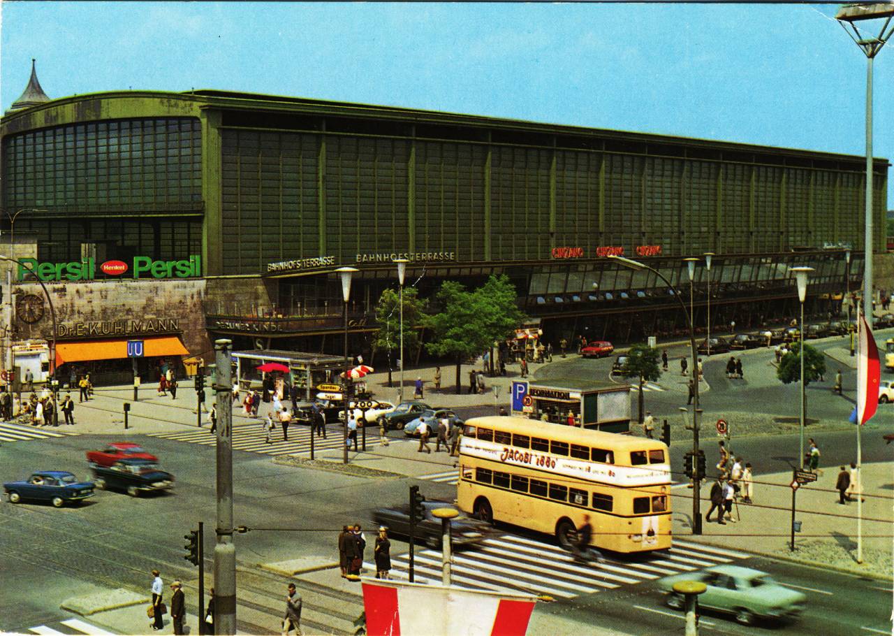 1982-22pzb22-postcard-from-germany-deutschland-berlin-former-west-berlin-area-railway-station-22am-zoo22-bahnhof-am-zoo-1280x910.jpg