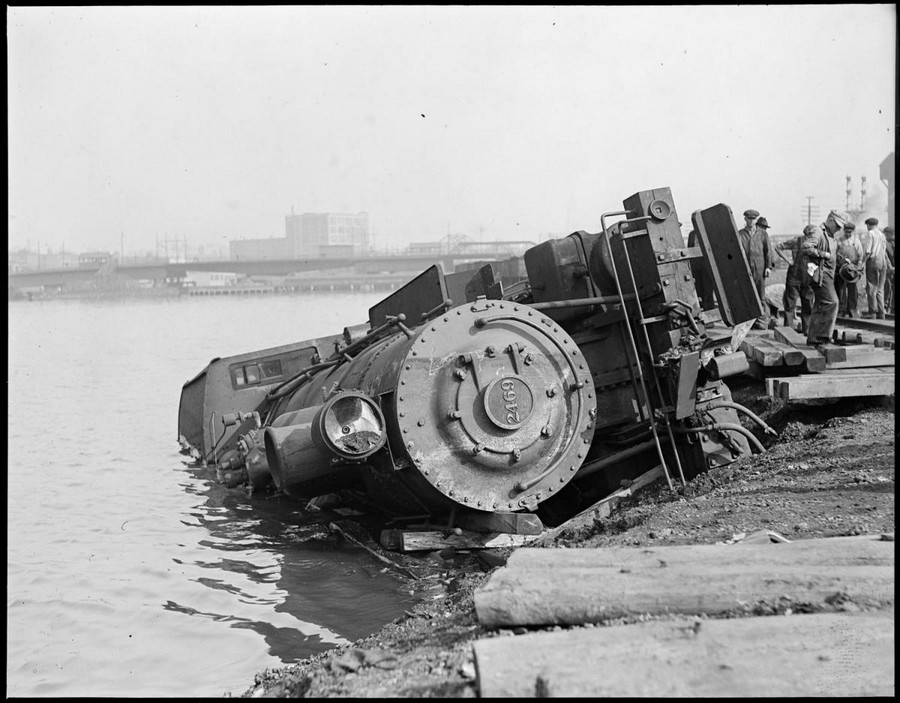 1922. Folyóba zuhant lokomotív Dover, Massachusetts..jpg