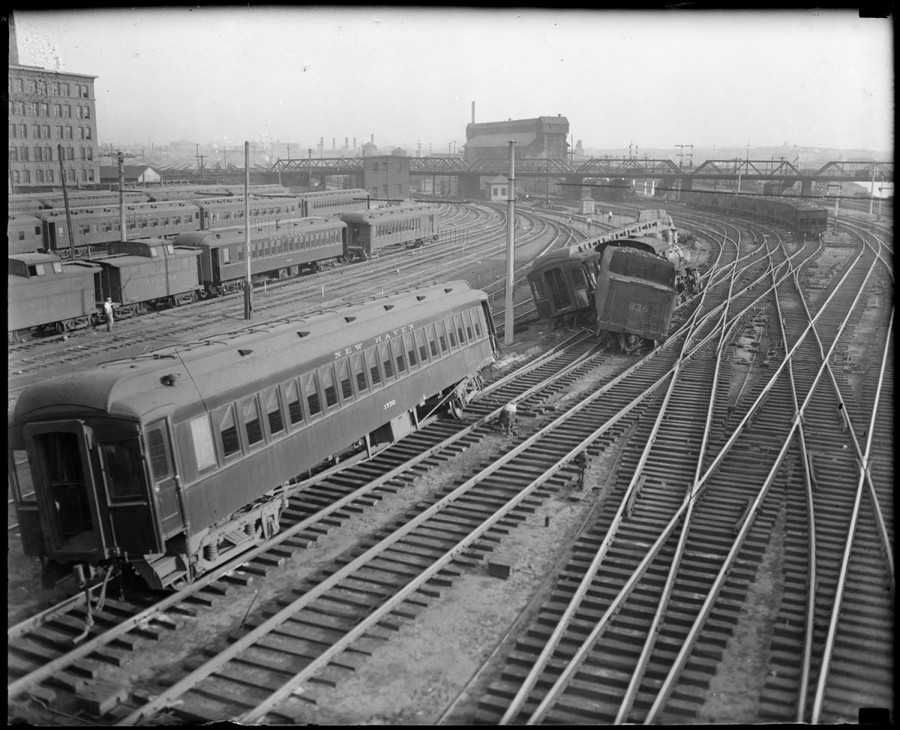 1930. A Bostoni déli pályaudvaron kisiklott szerelvény..jpg
