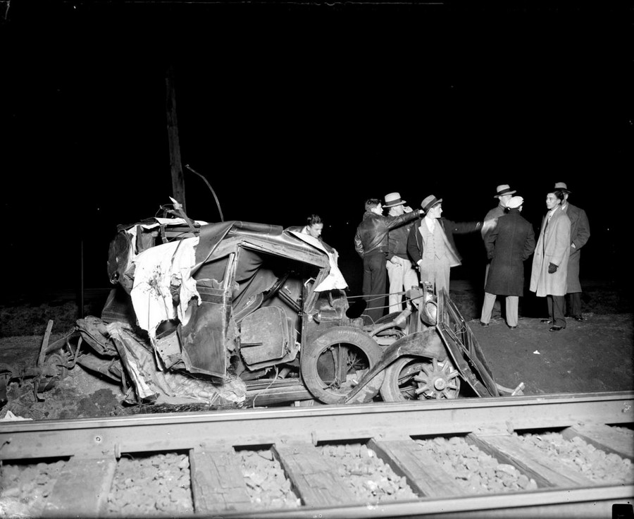 1933. Vonat és autó találkozása Belmontnál. Ketten haltak meg a balesetben..jpg