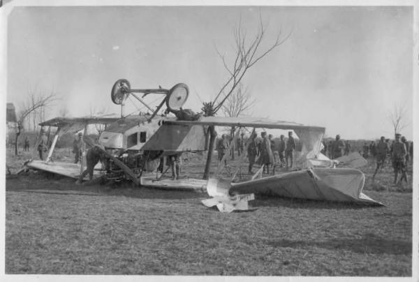 1916. Lezuhant osztrák-magar monarchia repülője Cevedale del Friuli, Olaszország.jpg