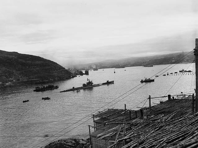 1945. Magát megadó U-190-es német tengeralattjáró érkezik Új-Foundlandra (CAN). 1947-ben gyakorlat közben kilőtték, mint célpontot..jpg