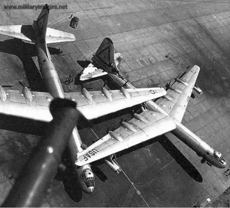 1952. Hihetetlen erejű tornádó csapott le a Carswell Légibázisra. 95 repülőgép rongálódott meg. A szemtanúk szerint a gépek, mint üres tejesdobozok repkedtek..jpg