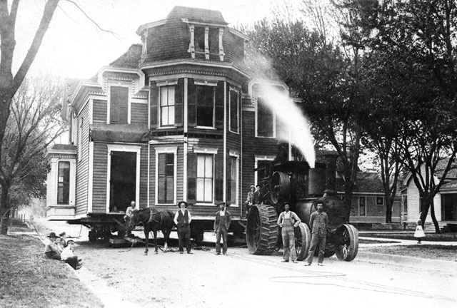 1878. Kansas, Winfield. Házköltöztetés gőzgéppel..jpg