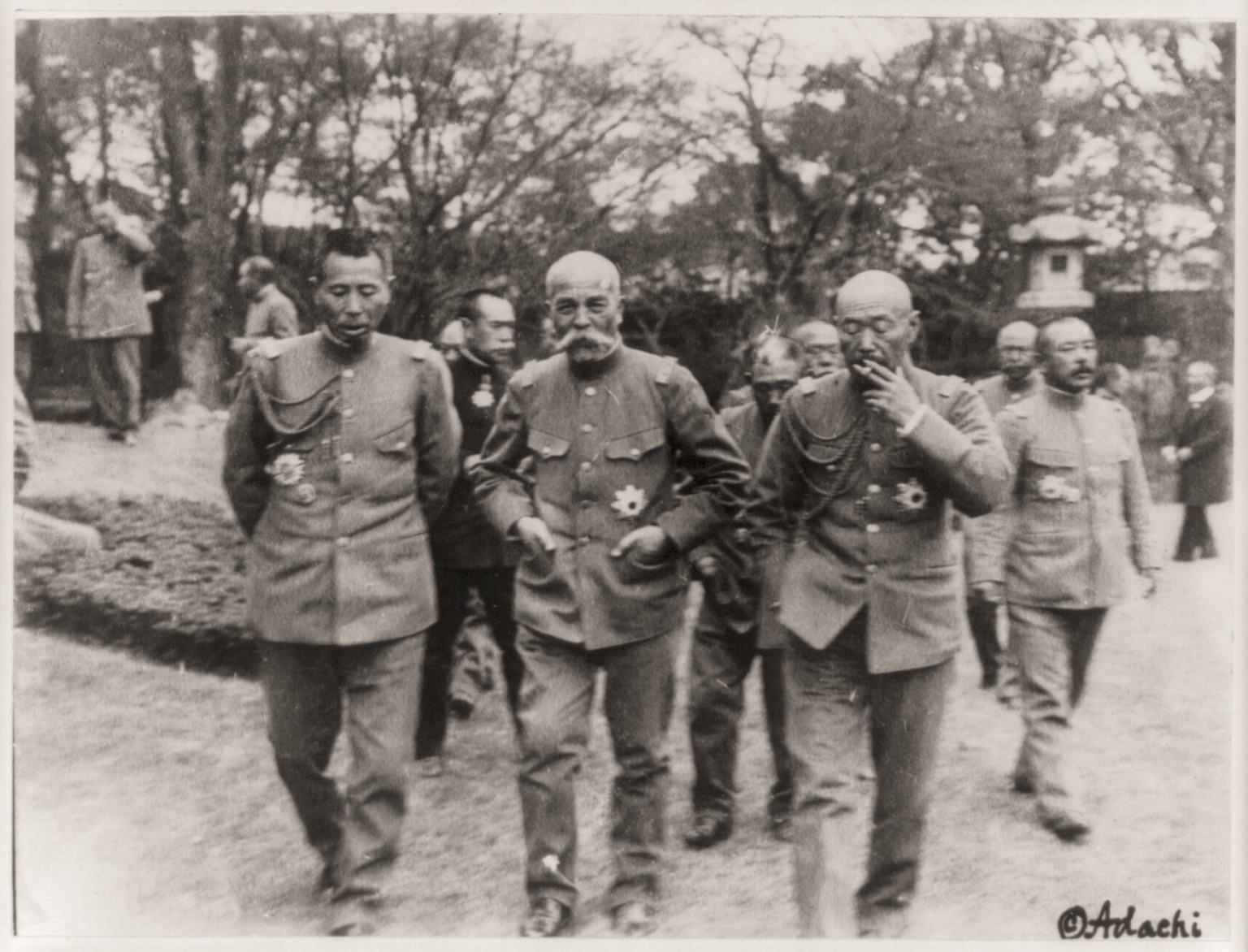 1918. Ken-ichi Oshima tábornok, japán hadügyminiszter, Tanaka és Uehara miniszterekkel.jpg