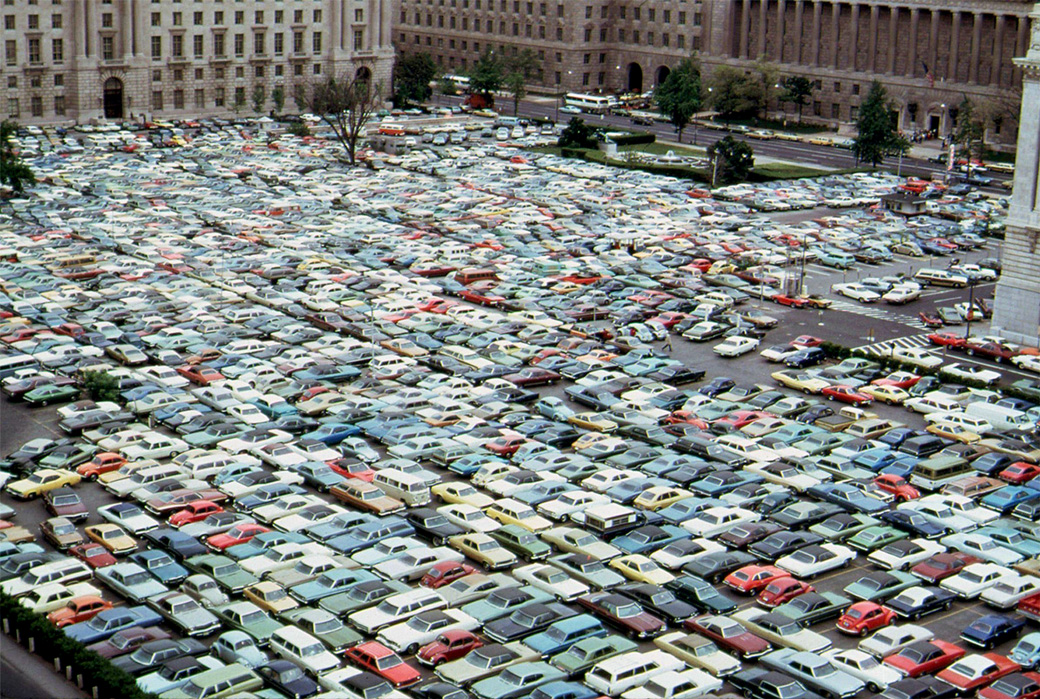 1974. Washingtoni buszvezetők sztrájkja idején megháromszorozódott az autók száma a belvárosban. A parkolókból lehetetlen volt kiállni..jpg