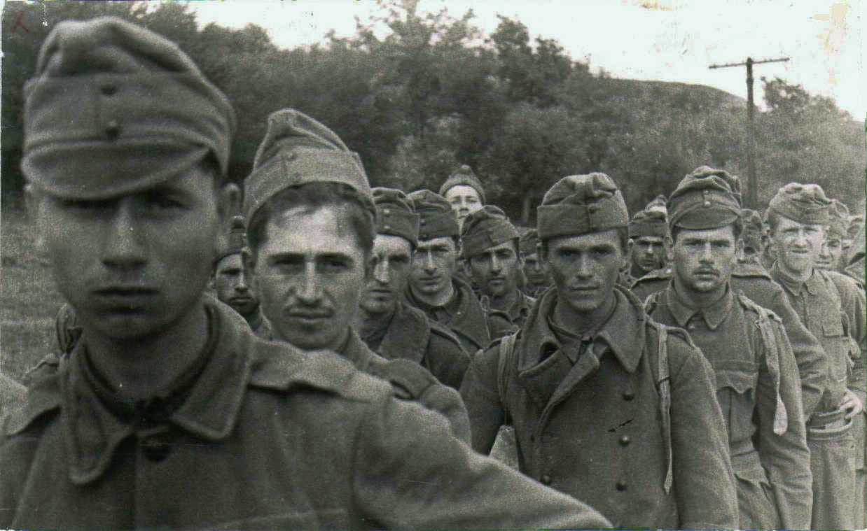 1942. A másodk magyar hadsereg katonái orosz hadifogságban a Donnál..jpg