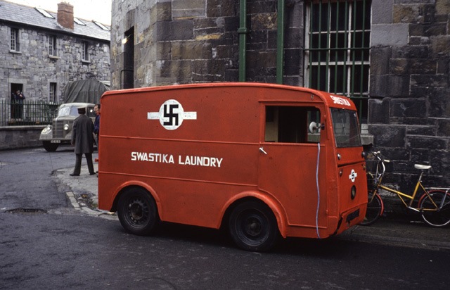 1965. A Swastika Mosoda 1987-ig létezett és a nácik előtt jóval alapították, 1917-ben. A jelkép eredetileg hindu eredetű és a jó szerencse jele..jpg