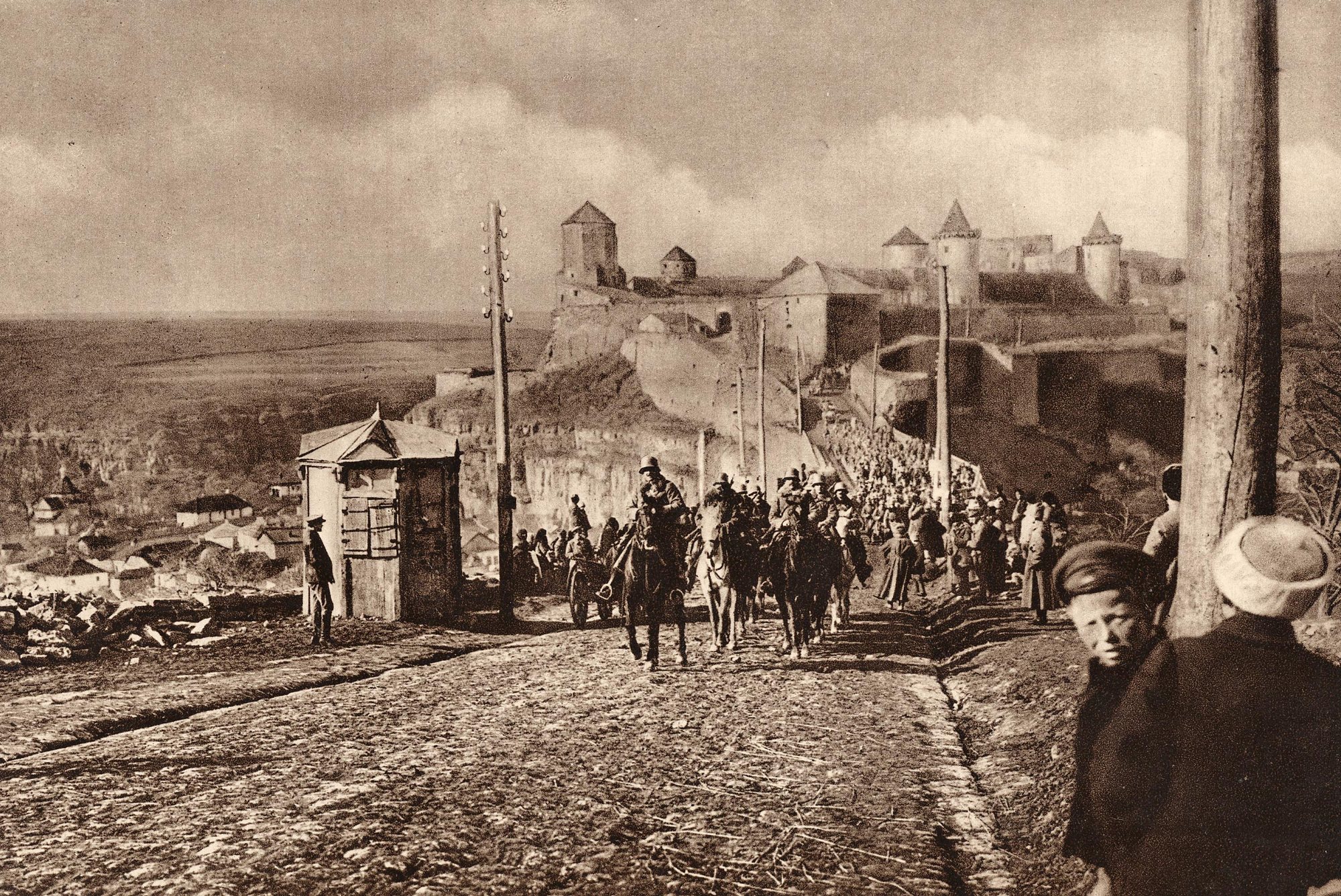 1918. Osztrák-magyar hadsereg bevonulása az ukrán Kamenyec-Podolszkba.jpg