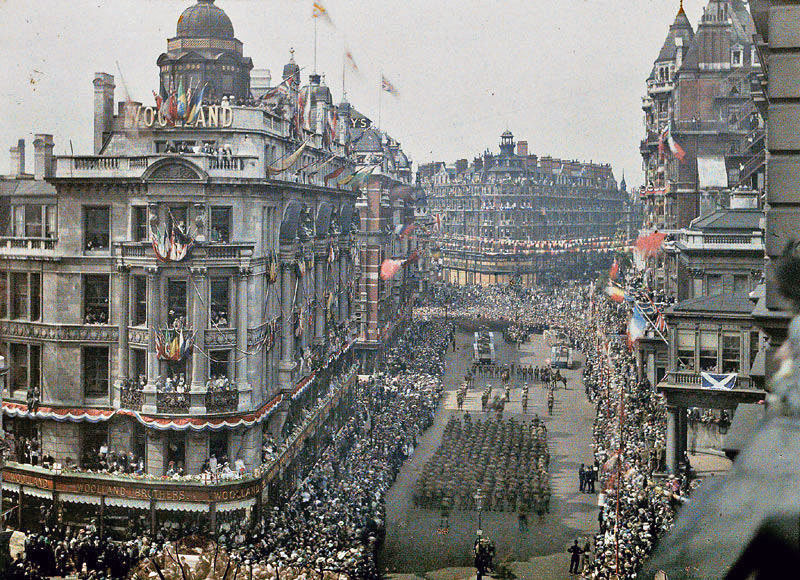 1919_WW1 victory parade, Knightsbridge, London.jpg