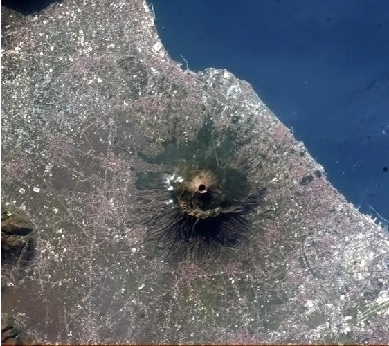 mt-versuvius[1].png