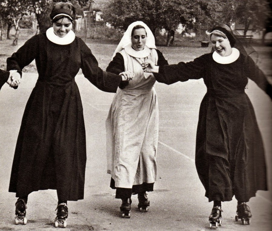 nuns_having_fun_02.jpg