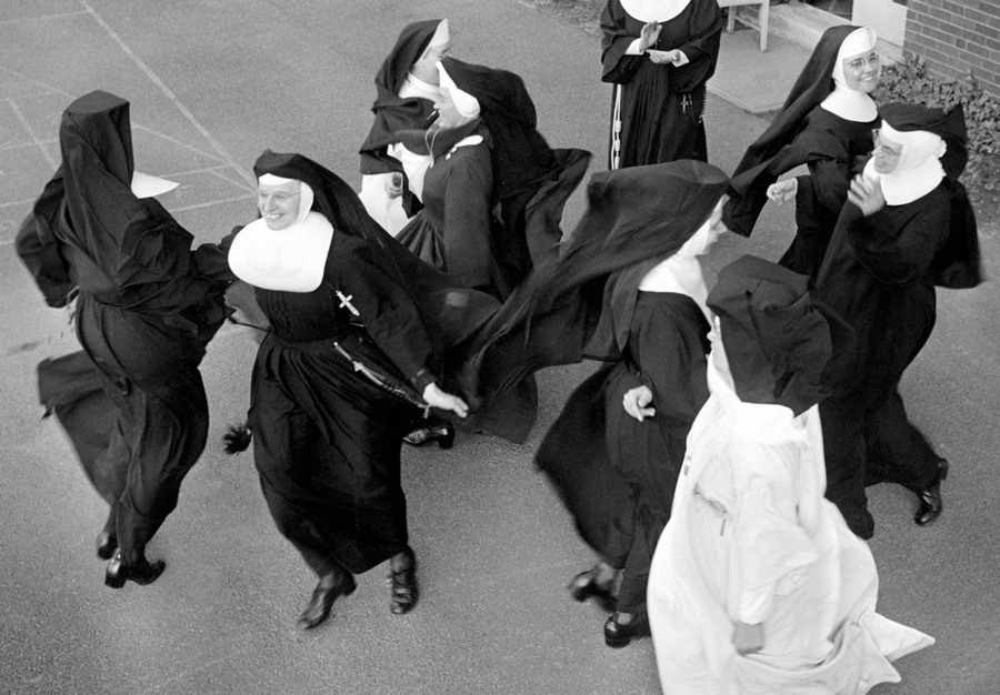 nuns_having_fun_05.jpg