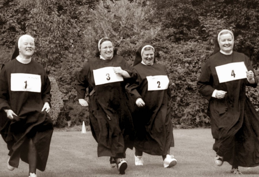 nuns_having_fun_09.jpg