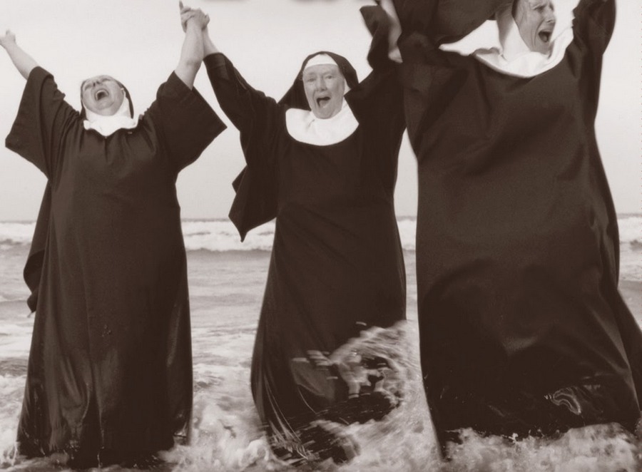 nuns_having_fun_13.jpg