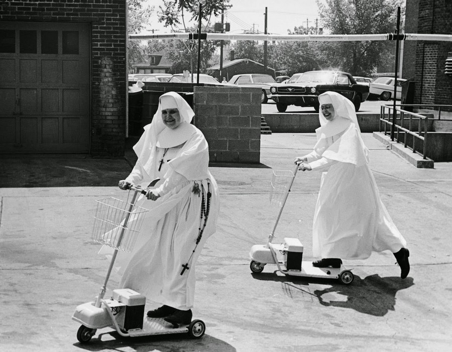 nuns_having_fun_15.jpg