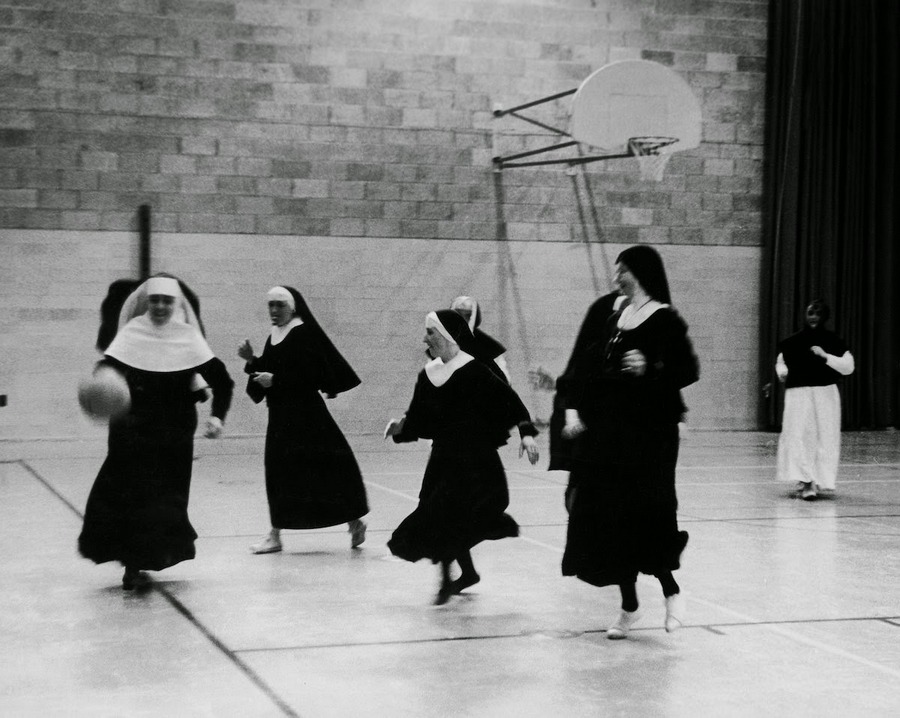 nuns_having_fun_16.jpg