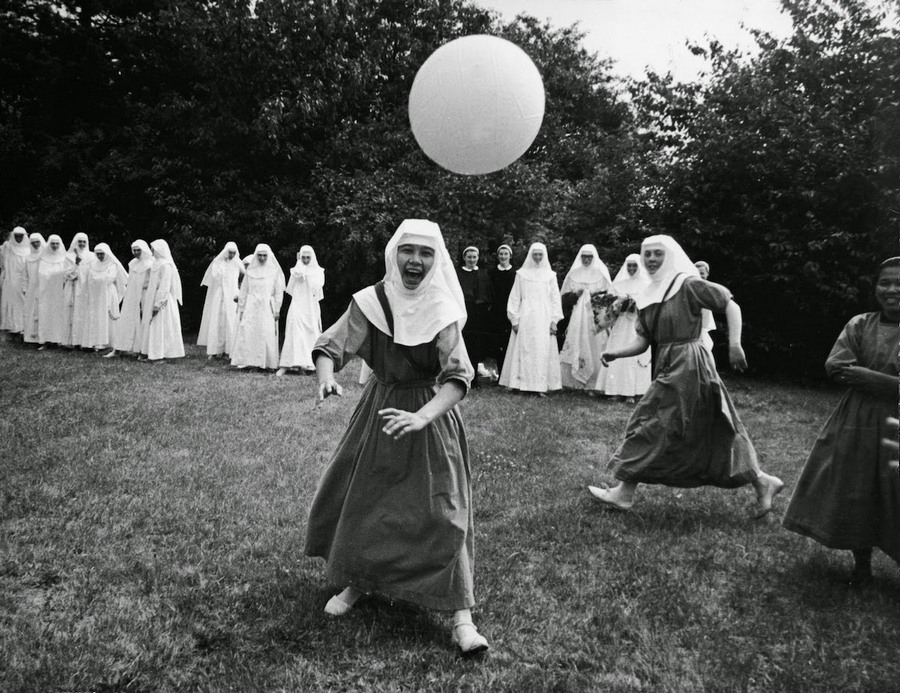nuns_having_fun_23.jpg