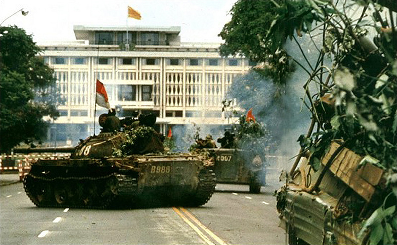 fall-of-saigon-10.jpg