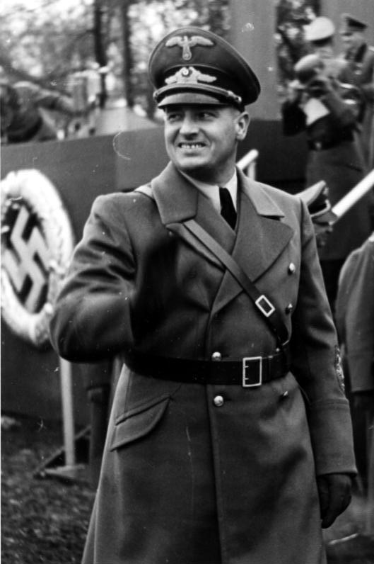 Bundesarchiv_Bild_121-0270,_Polen,_Krakau,_Polizeiparade,_Hans_Frank_cr.jpg