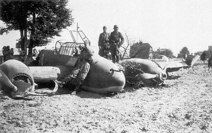 Német Bf.110C repülőgép kényszerleszállás után.