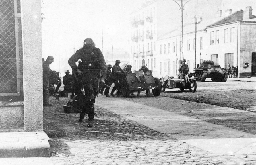 A német 4. páncéloshadosztály harcol Wolska utcán Varsóban.
