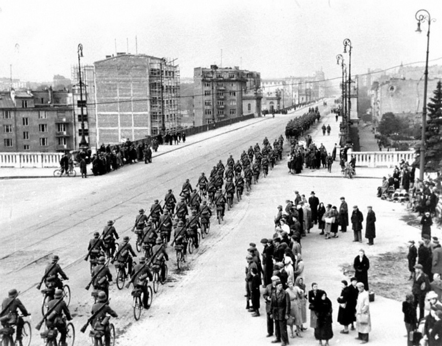 A német csapatok bevonulása Varsóba 1939. szeptember 28.