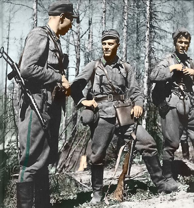 1942_finnish_lieutenant_lauri_torni_center_during_the_continuation_war_he_later_would_go_on_to_fight_for_germany_then_the_u_s.jpg