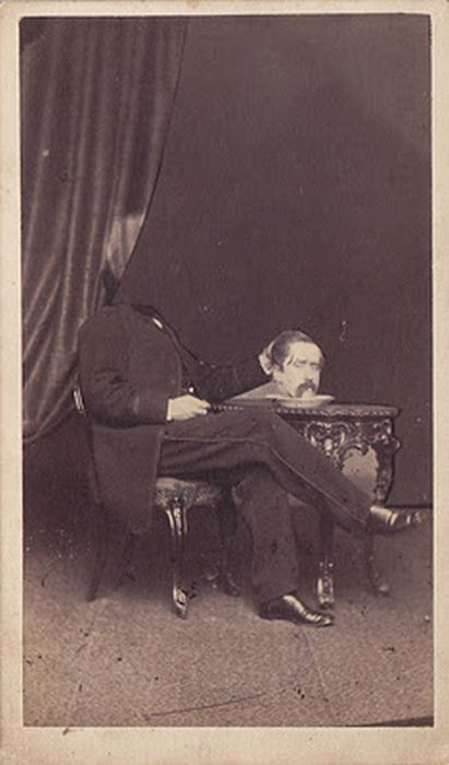 headless_portraits_fromthe_19th_century_08.jpg