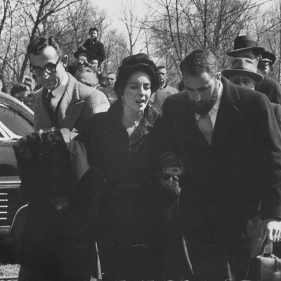 Mike-Todd-s-funeral-elizabeth-taylor-11920163-400-400.jpg