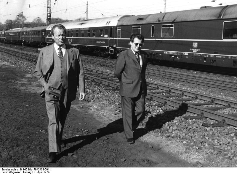 Bundesarchiv_B_145_Bild-F042453-0011,_Niedersachsen,_Brandt_im_Wahlkampf.jpg