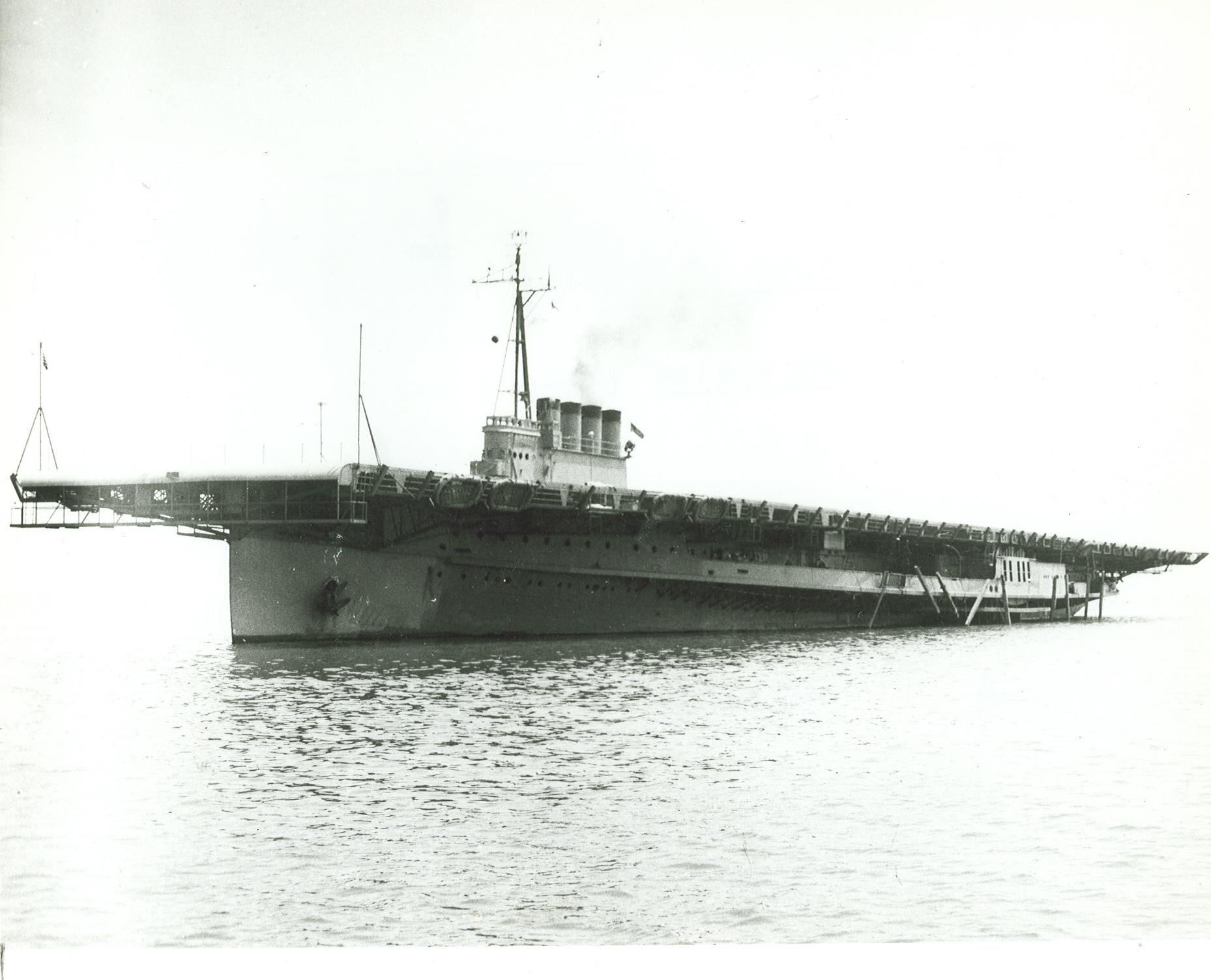 1942_uss_wolverine.jpg