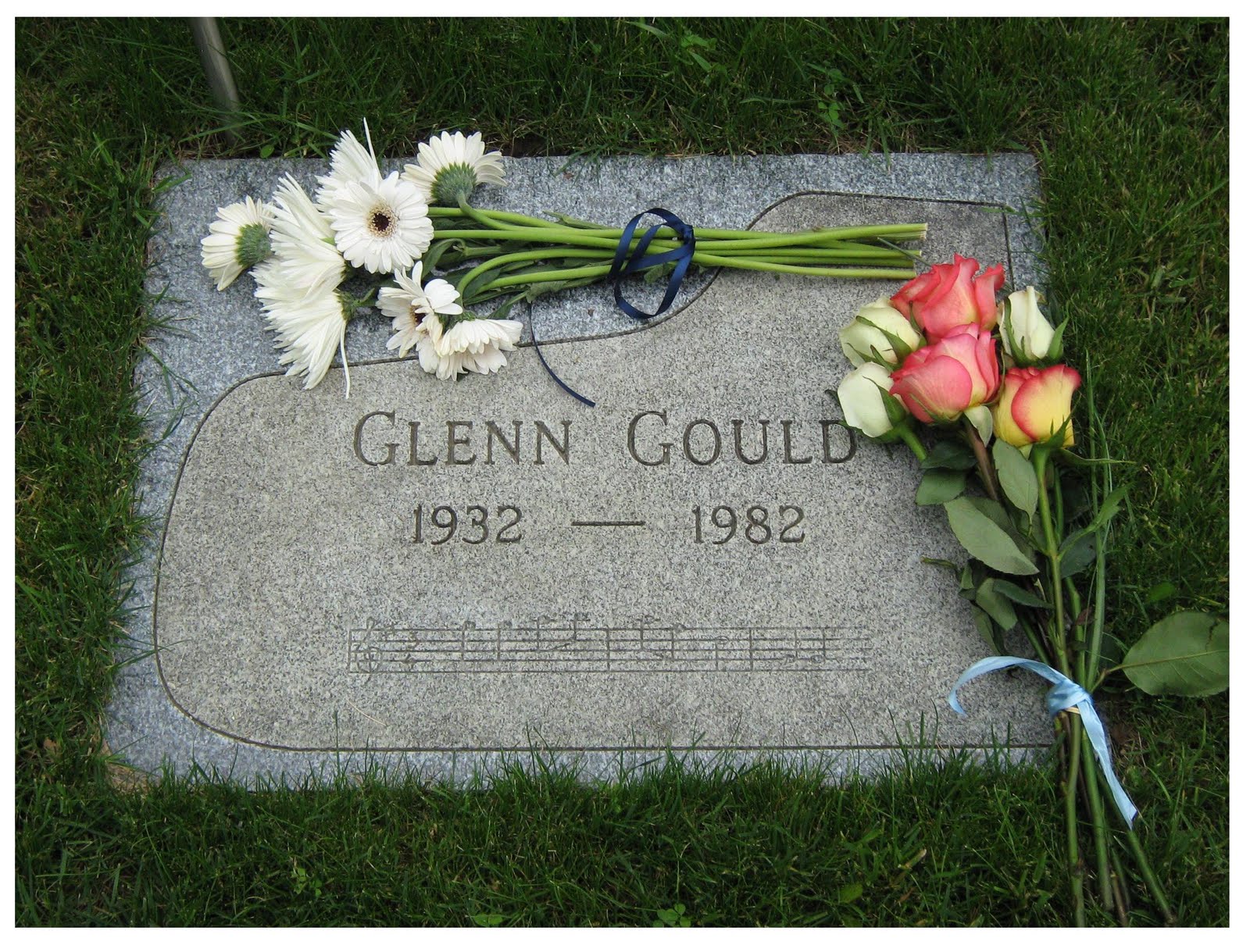 glenn_gould_grave.jpg