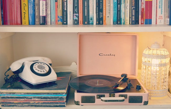 how-to-use-a-crosley-record-player.jpg