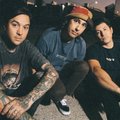 Hat év után adott ki új számot a Pierce The Veil