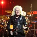 Brian May agyvérzést kapott