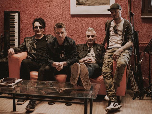 Junkies: megjelent a Negyedszázad kockázat és mellékhatás album