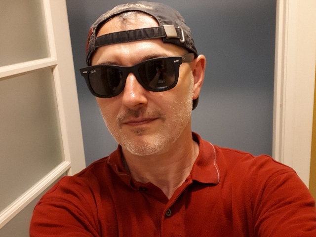 Killan György (ex-Undertaking) akusztikus gitárba temetkezve