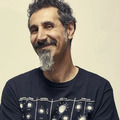 Könyvet írt Serj Tankian