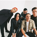 Egyszerre két klipes dalt szállított le a Sleeping With Sirens