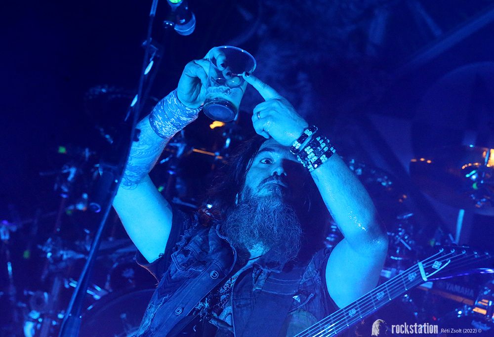 MACHINE HEAD