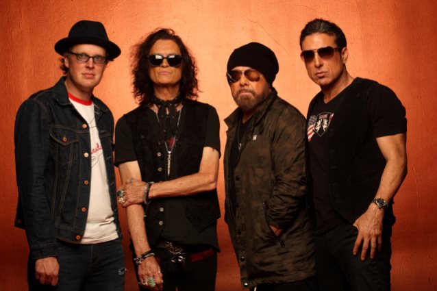 Nekiállt a következő nagylemezének a Black Country Communion