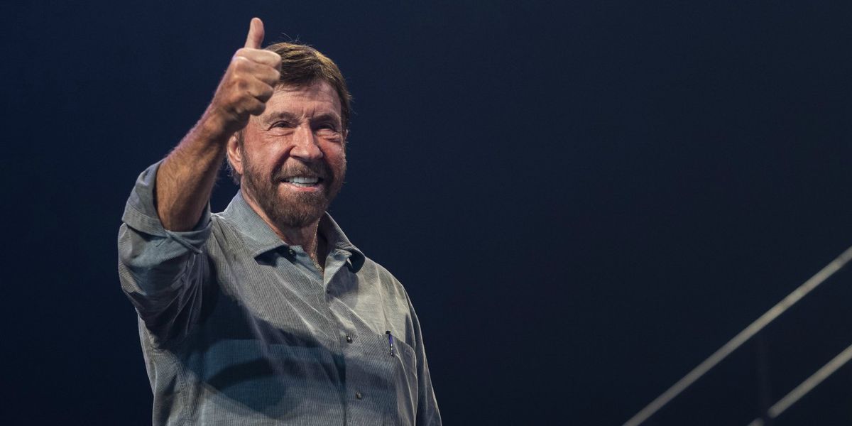 Boldog nyolcvanat, Chuck Norris! RockStation