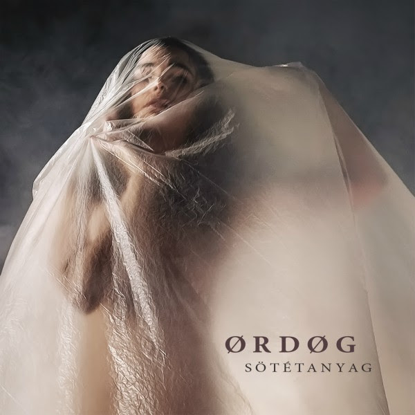 ØRDØG - SÖTÉTANYAG<br />E hét pénteken jelent meg az ex-Superbutt tagokból alakult Ørdøg második albuma, a Sötétanyag. Kilenc rendkívül fogós és nem csak hazai viszonylatban erős dal. Mindenkinek csak ajánlani tudjuk. 